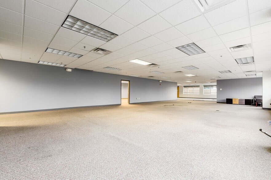 More Photos Of 8740 Orion Pl, Columbus Office For Lease