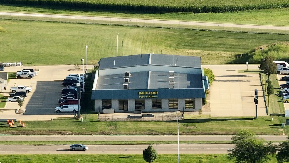 More Photos Of 2401 1/2 Empire, Bloomington General Retail For Sale