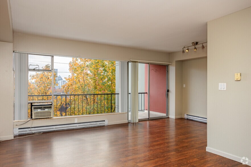 More Photos Of 2020 SW Salmon St, Portland Apartments For Sale