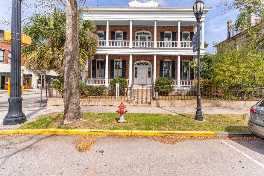 Primary Photo Of 611 Bay St, Beaufort Office For Sale