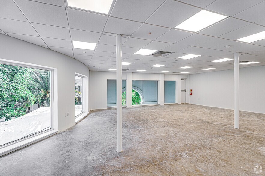 More Photos Of 70 Royal Poinciana Plz, Palm Beach Unknown For Lease