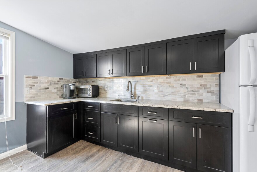 More Photos Of 170-172 Spring St, Newton Office For Sale