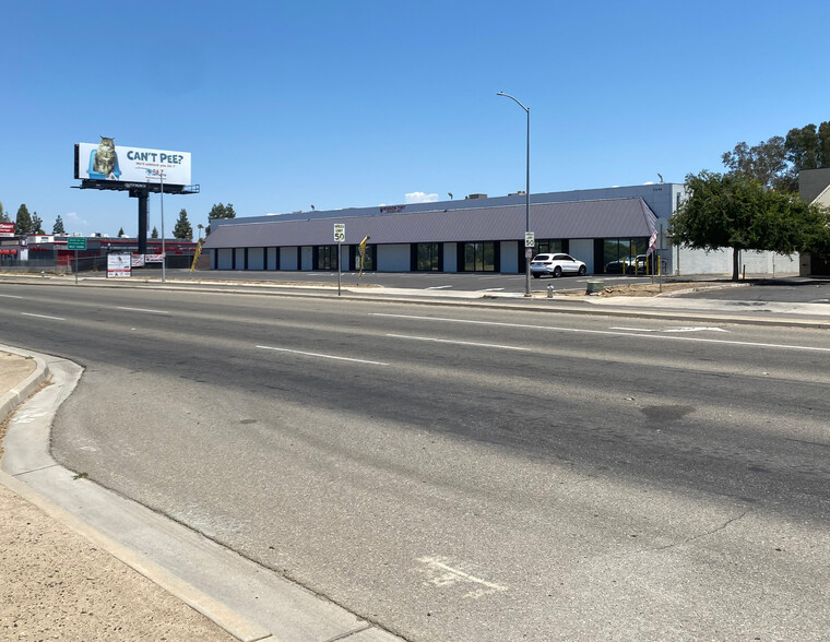 Primary Photo Of 2546 N Clovis Ave, Fresno Showroom For Sale