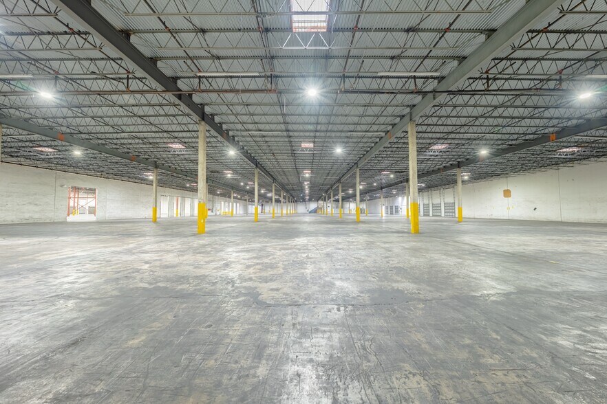 More Photos Of 5255 NW 159th St, Miami Lakes Distribution For Lease