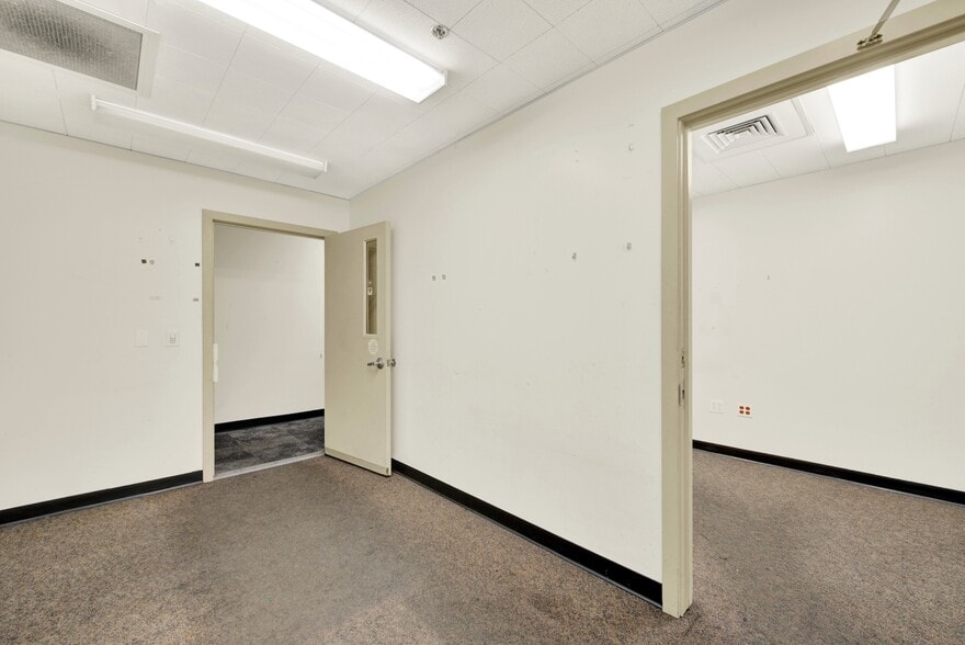 More Photos Of 3340 N Texas St, Fairfield Drugstore For Lease