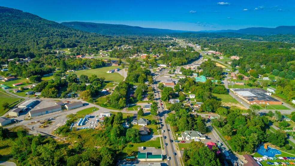 More Photos Of 15781 Rankin Ave, Dunlap Freestanding For Sale