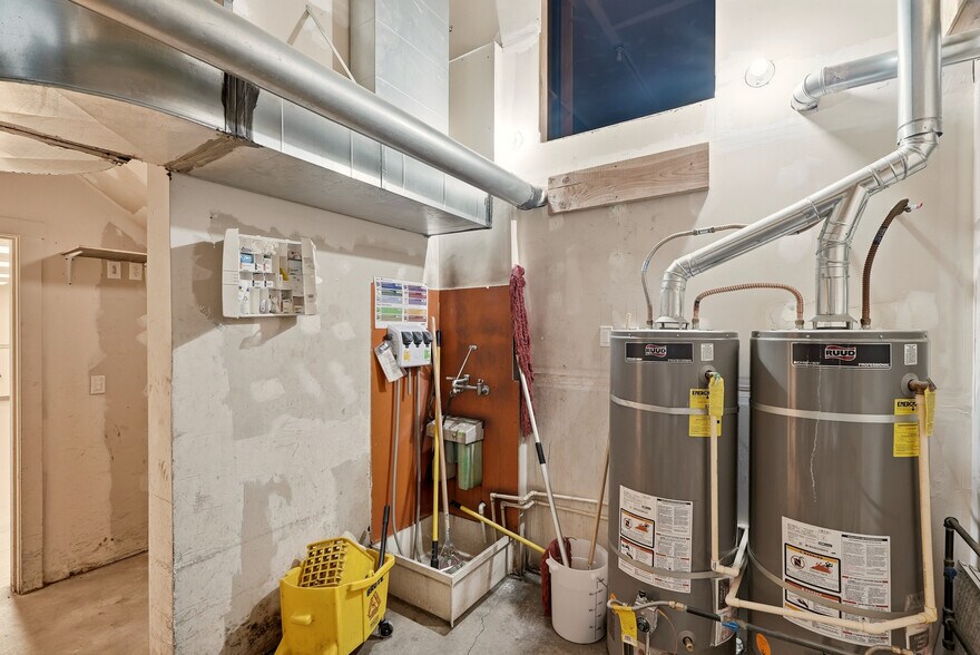 More Photos Of 4110 S Bowdish Rd, Spokane Light Distribution For Sale