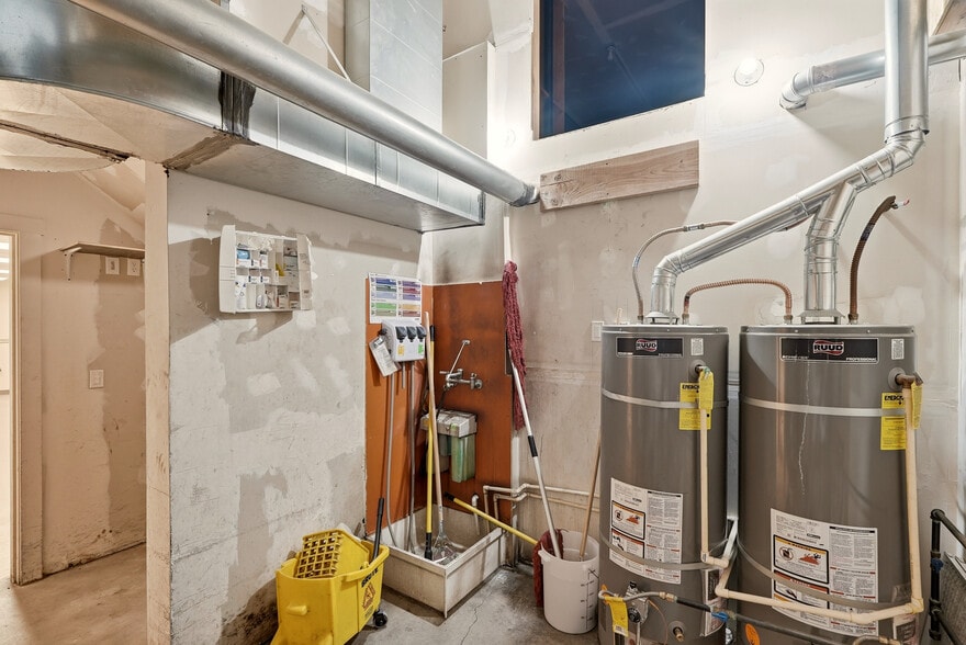 More Photos Of 4110 S Bowdish Rd, Spokane Light Distribution For Sale