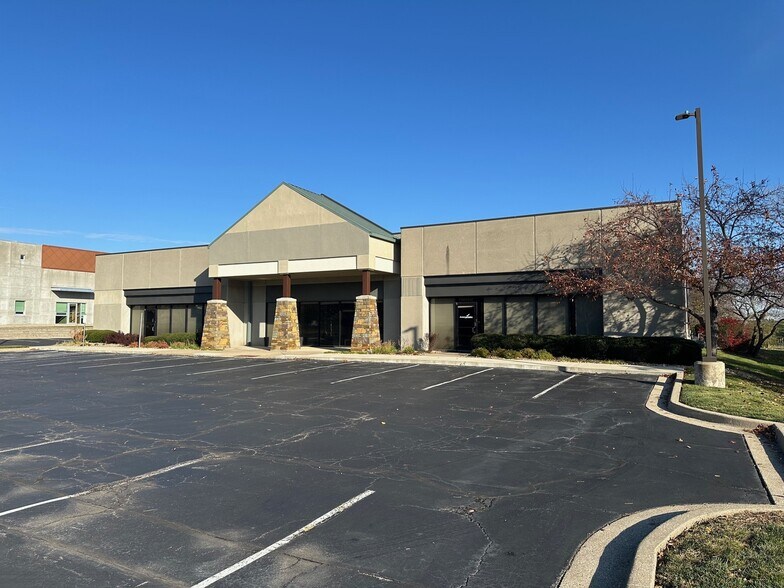 More Photos Of 12603 Hemlock St, Overland Park Light Distribution For Lease