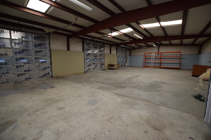 More Photos Of 2175 W Choctaw St, Tahlequah Light Distribution For Sale