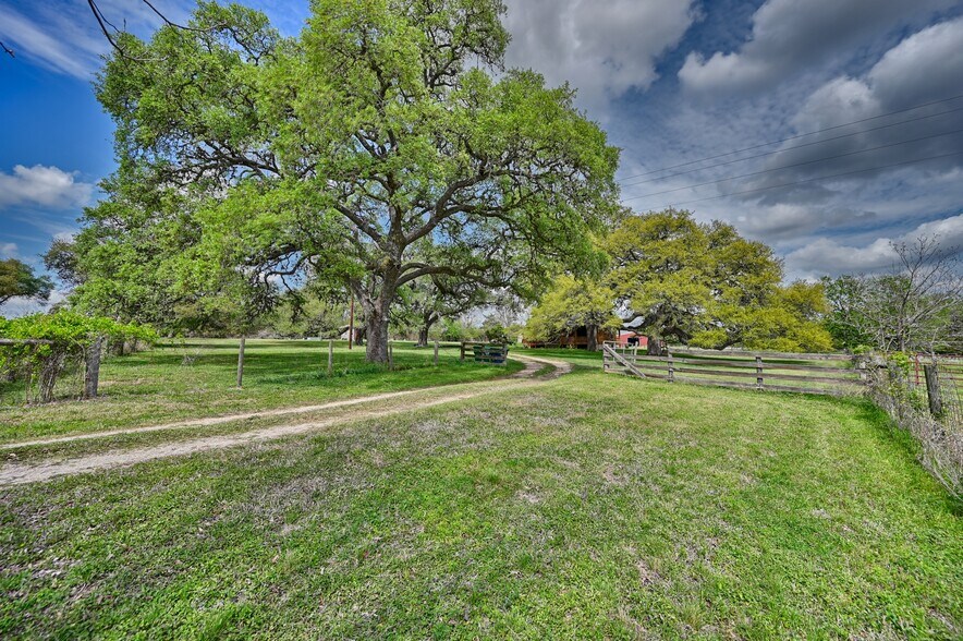 More Photos Of 1030 Dixie Rd, Brenham Land For Sale