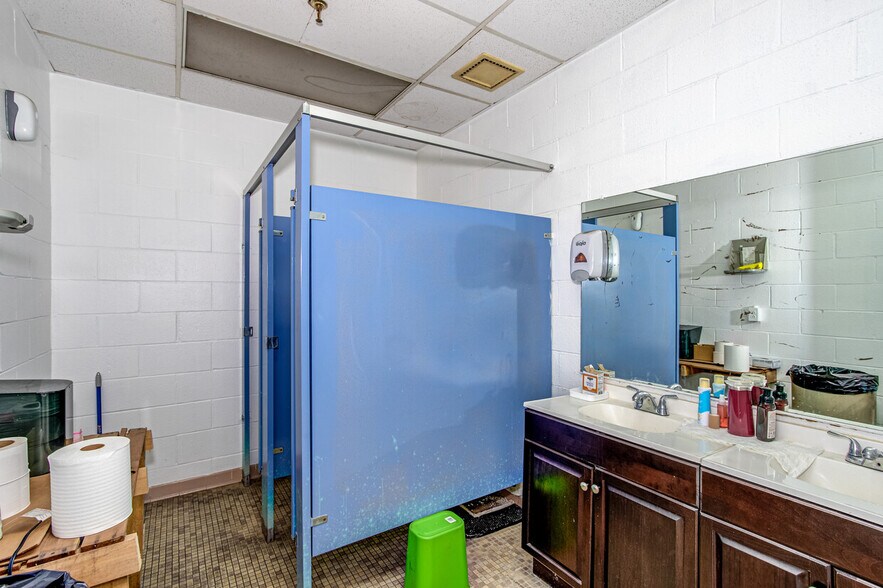 More Photos Of 14 Pine House Rd, Trenton Warehouse For Sale