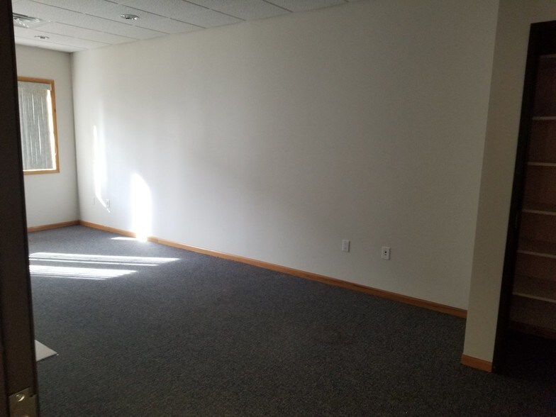More Photos Of 3941 Traxler Ct, Bay City Office For Lease