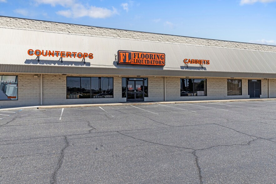 More Photos Of 2448-2452 N Clovis Ave, Fresno Showroom For Sale