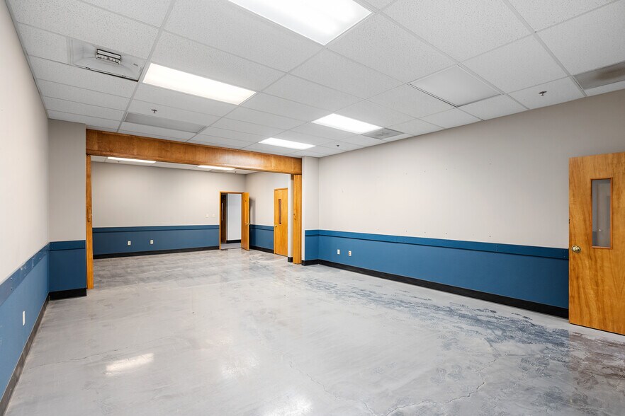 More Photos Of 12812 NE Whitaker Way, Portland Warehouse For Lease