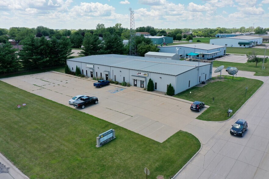 More Photos Of 1801 N 13th Ave E, Newton Flex For Lease