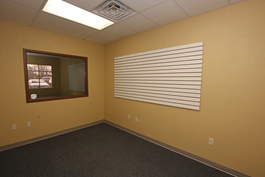 More Photos Of 525 N Peters Ave, Fond Du Lac Storefront Retail Office For Sale
