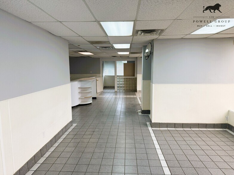 More Photos Of 7902 Slide Rd, Lubbock Veterinarian Kennel For Lease