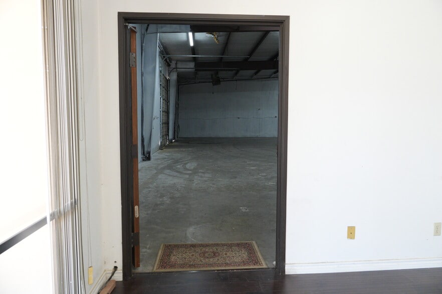 More Photos Of 501 Industrial Dr, Richardson Warehouse For Lease
