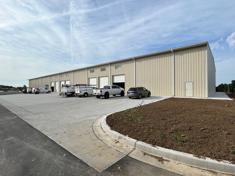 Primary Photo Of 18760 Johnson Dr, Shawnee Industrial For Lease