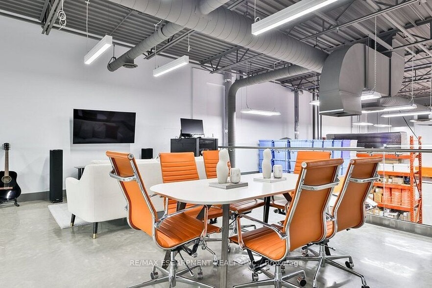 More Photos Of 1225 Queensway E, Mississauga Industrial For Sale