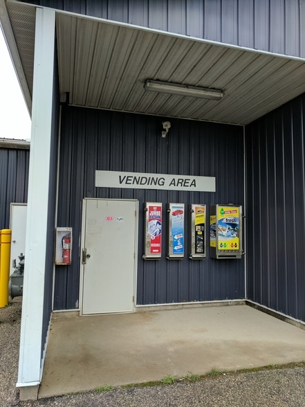 More Photos Of 921 Marquette Dr, Kewaunee Carwash For Sale
