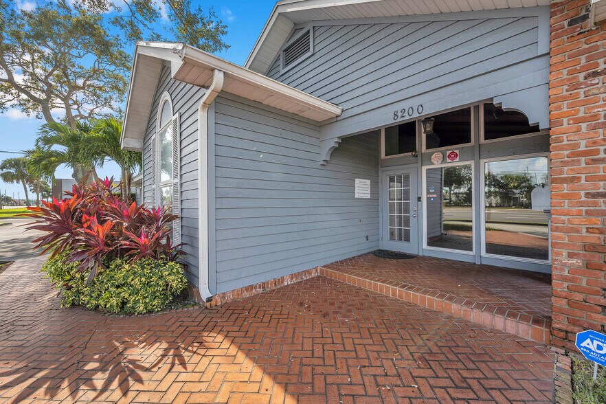 More Photos Of 8200 Seminole Blvd, Seminole Medical For Lease