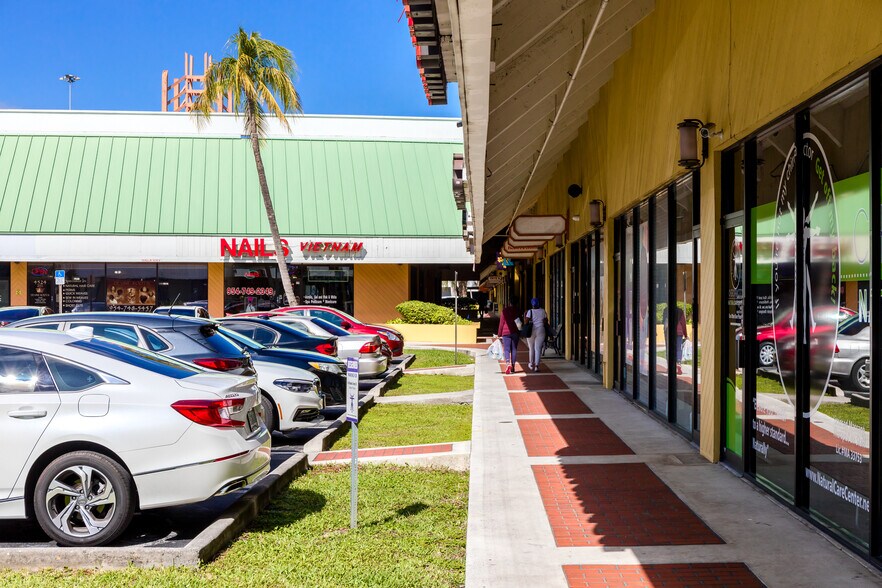 More Photos Of 4412-4678 N University Dr, Lauderhill Unknown For Lease