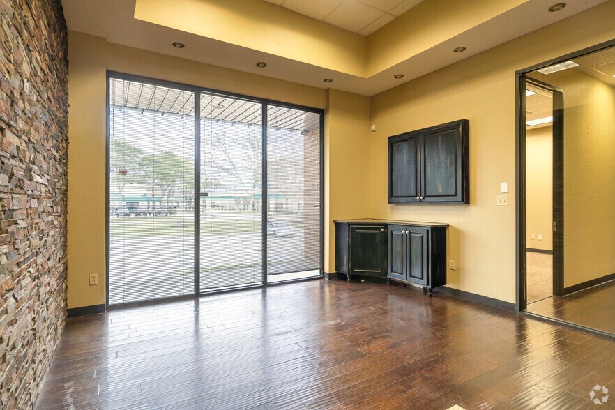 More Photos Of 15603 W Hardy Rd, Houston Unknown For Lease