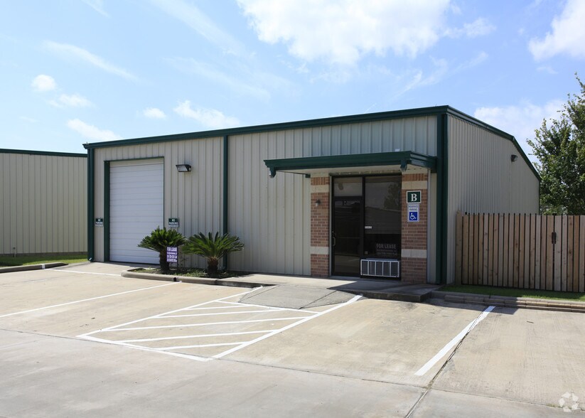 More Photos Of 1320 Highway 3 S, League City Warehouse For Lease