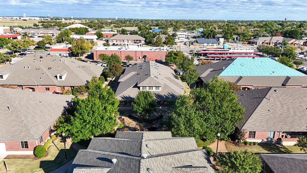 More Photos Of 1006 24th Ave NW, Norman Office For Sale