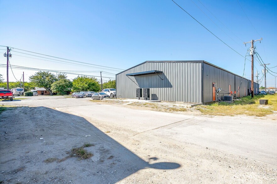More Photos Of 3019 Keller Hicks Rd, Fort Worth Unknown For Lease