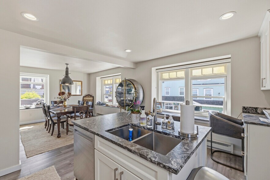 More Photos Of 101-107 S 1st St, La Conner Storefront For Sale