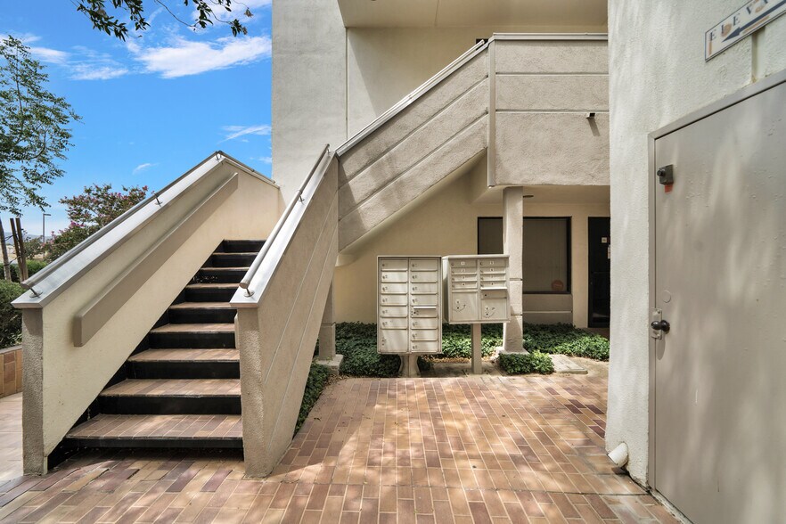 More Photos Of 1672 W Avenue J, Lancaster Medical For Lease