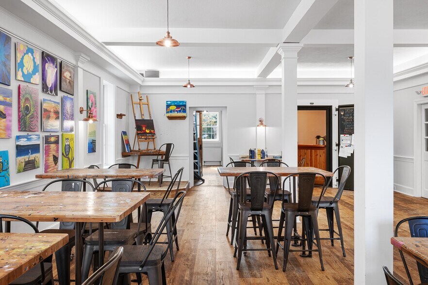 More Photos Of 12 Main St, Essex Office For Lease