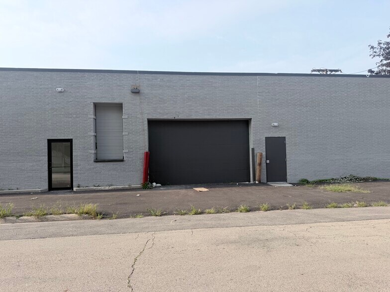 More Photos Of 305-325 S Kennedy Dr, Bradley Unknown For Lease