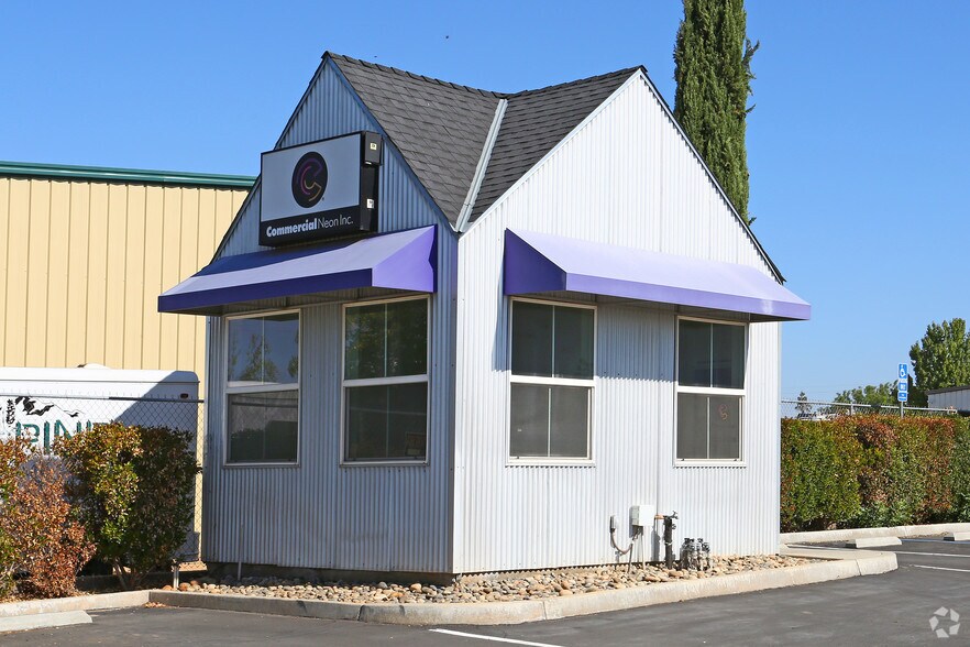 More Photos Of 5358 N Barcus Ave, Fresno Warehouse For Lease