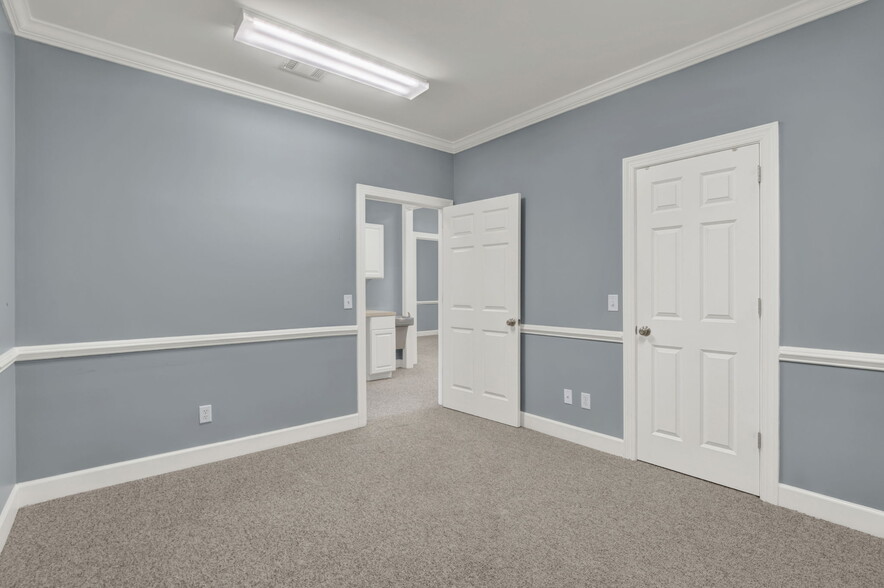 More Photos Of 9100 White Bluff Rd, Savannah Office For Sale