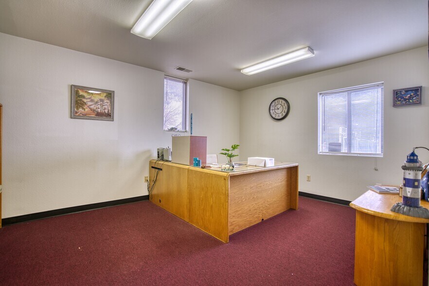 More Photos Of 1820 Delaware Pl, Longmont Warehouse For Sale