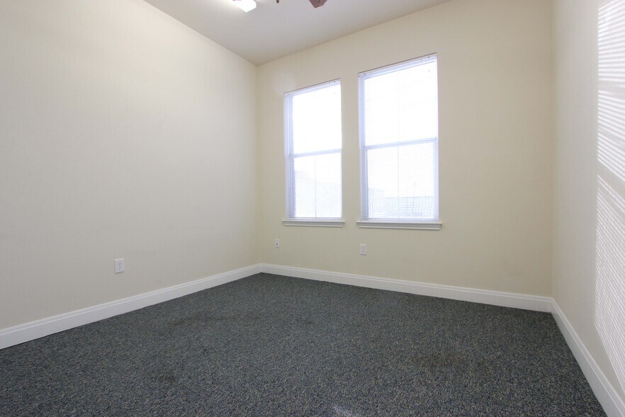 More Photos Of 1311 Chisholm Trl, Round Rock Office For Lease