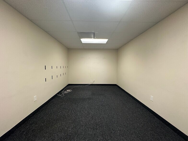 More Photos Of 1936 Hollywood Blvd, Hollywood Storefront Retail Office For Lease