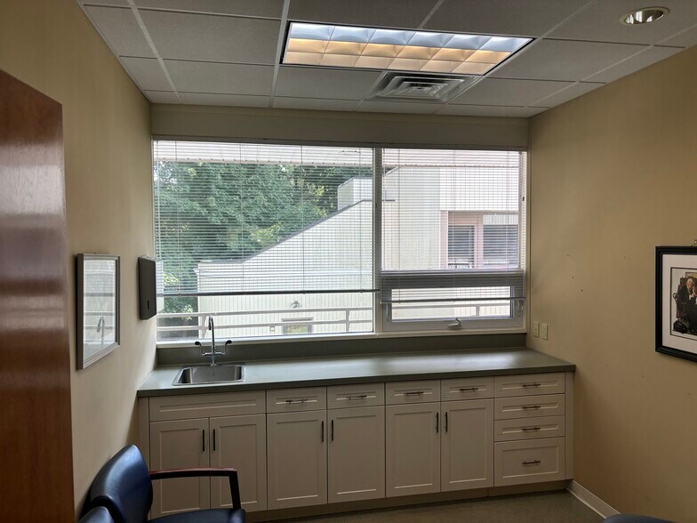 More Photos Of 220 Ridgedale Ave, Florham Park Office For Sale
