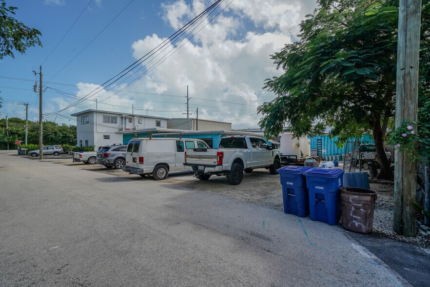 More Photos Of 131-135 Ellis Dr, Tavernier Storefront Retail Residential For Sale
