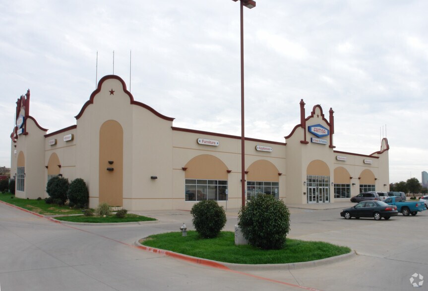 More Photos Of 232 NE 28th St, Fort Worth Freestanding For Lease