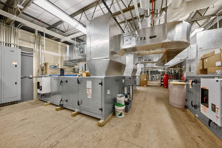 More Photos Of 8 Glens Falls Tech Park, Glens Falls Manufacturing For Sale