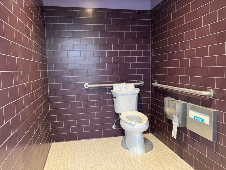 More Photos Of 344-348 13th St, Oakland Hotel For Lease