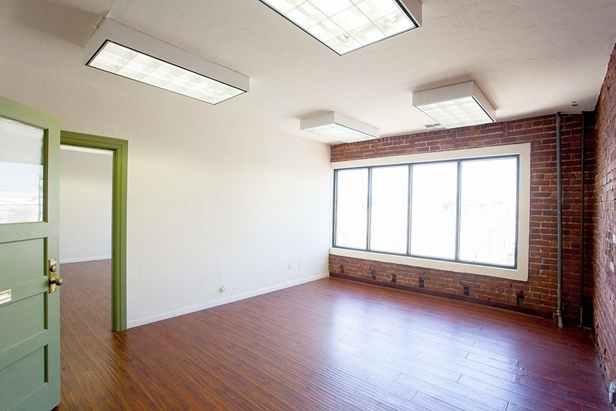 More Photos Of 1002-1008 S Pacific Ave, San Pedro Storefront Retail Office For Lease