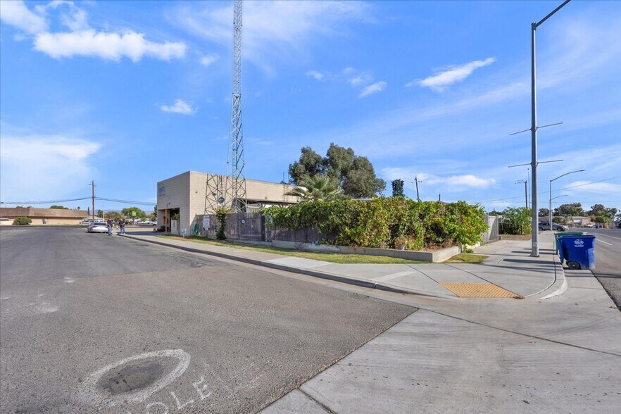More Photos Of 100 1st St, Coalinga Radio TVTransmission Facilities For Sale