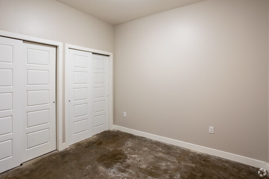 More Photos Of 717 Locust St, Des Moines Apartments For Lease