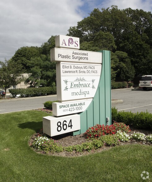 More Photos Of 864 W Jericho Tpke, Huntington Medical For Lease